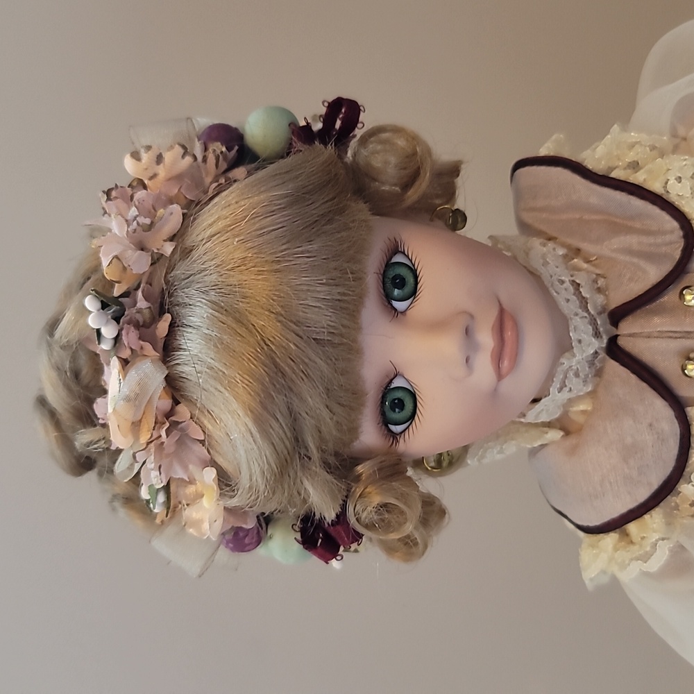 Victoria- The Hamilton Collection Jamie Englert doll w/Stamp, stand,& tag